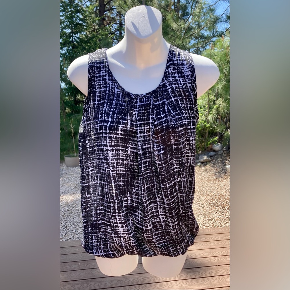 NWT Ricki's Black and White Sleeveless Blouse